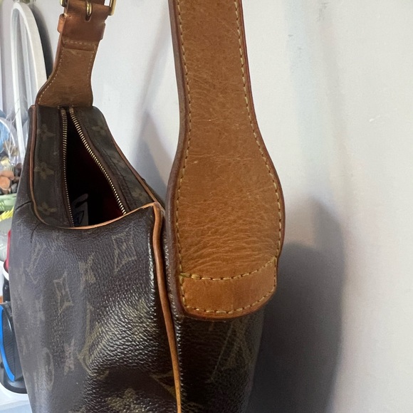 Louis Vuitton Croissant Bag (MM SIZE) - Picture 3 of 6